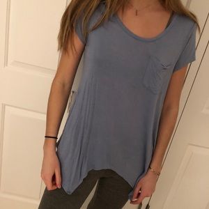 BLUE T-SHIRT W/ ELONGATED HEM